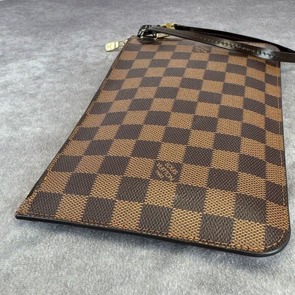 Louis Vuitton Damier Ebene Neverfull Pochette Wristlet Bag - Picture 6 of 14